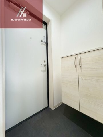 物件内観写真10　(収納もある玄関です)