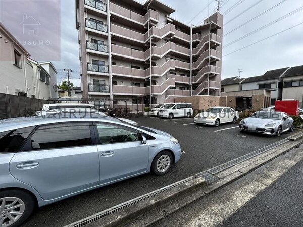 駐車場(駐車場があるので、車を買う予定の方も安心です)