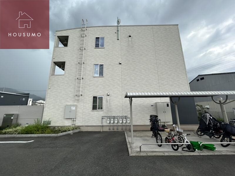 物件外観写真1　(外観もきれいです)