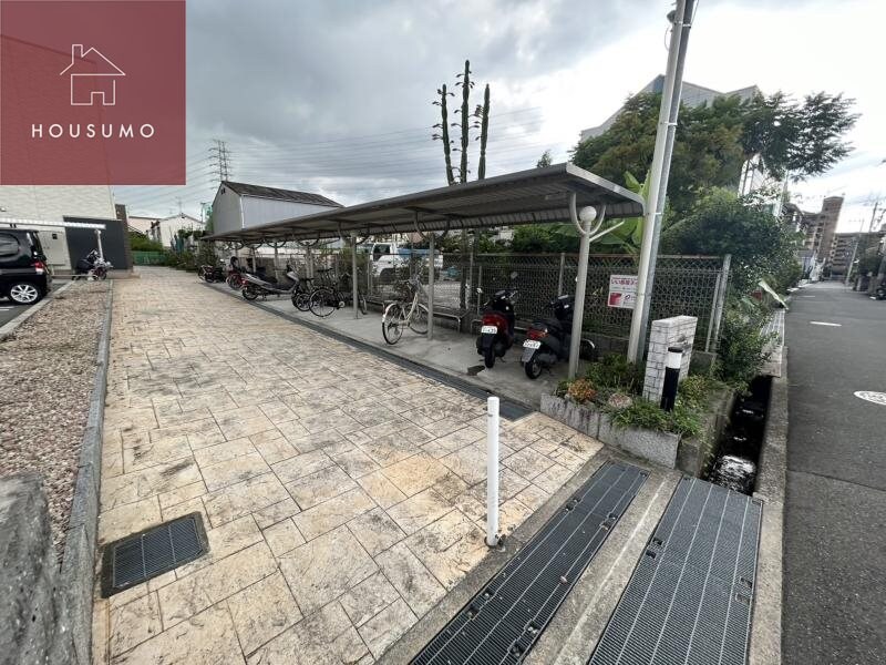 物件外観写真3　(建物の内部です)