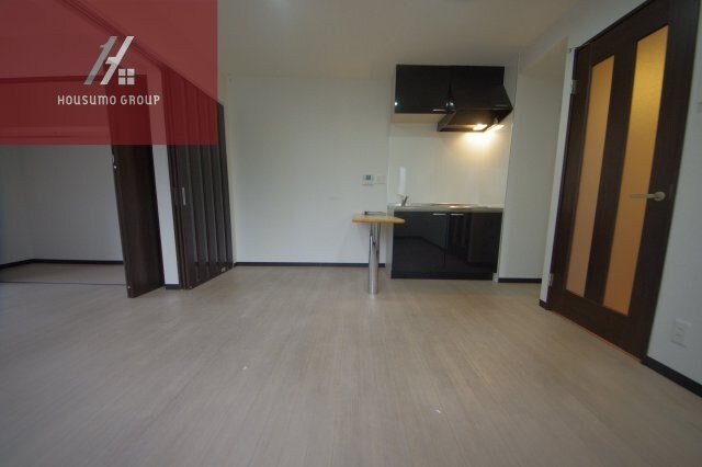 物件内観写真5　(おしゃれな居間です)