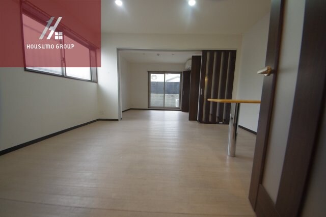 物件内観写真6　(ゆったりとしたリビングです)