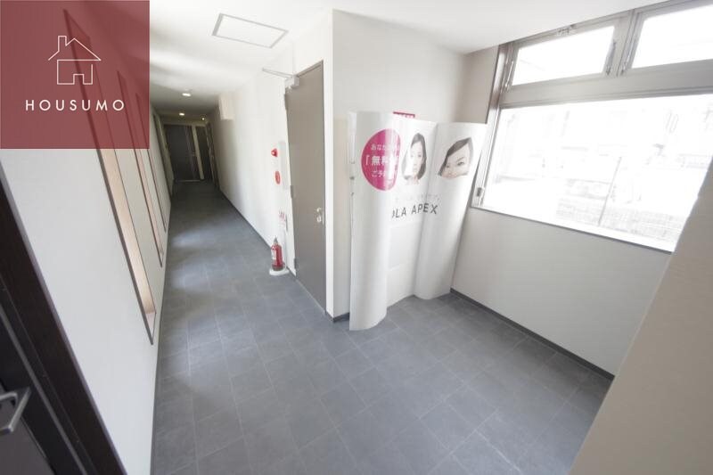 物件外観写真3　(清潔なロビーです)