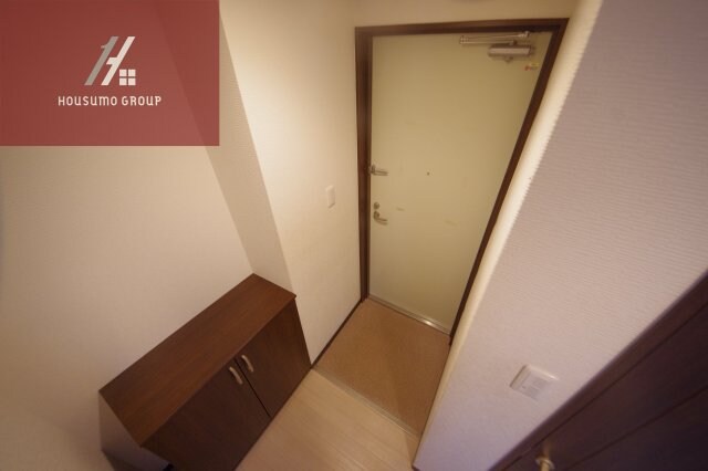 物件内観写真11　(明るい玄関です)