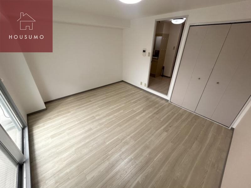 物件内観写真16　(こちらの居間で趣味の時間をお楽しみください)