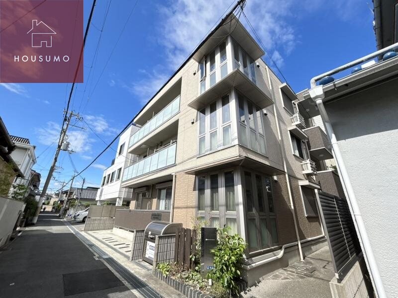 物件外観写真1　(外観は落ち着いています)