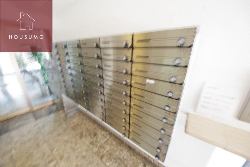 物件外観写真2　(ゆとりのあるエントランスです)