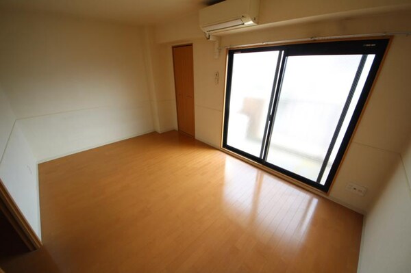 居室(おしゃれなリビングです)