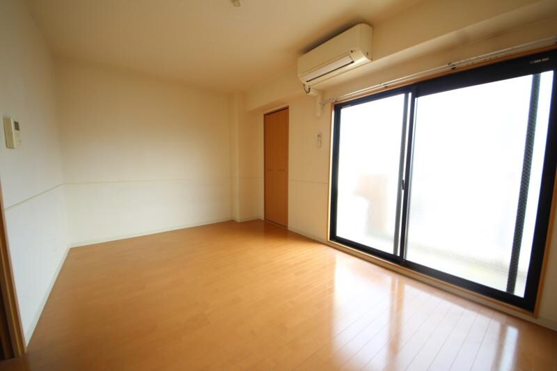 物件内観写真21　(使い勝手のいい寝室です)