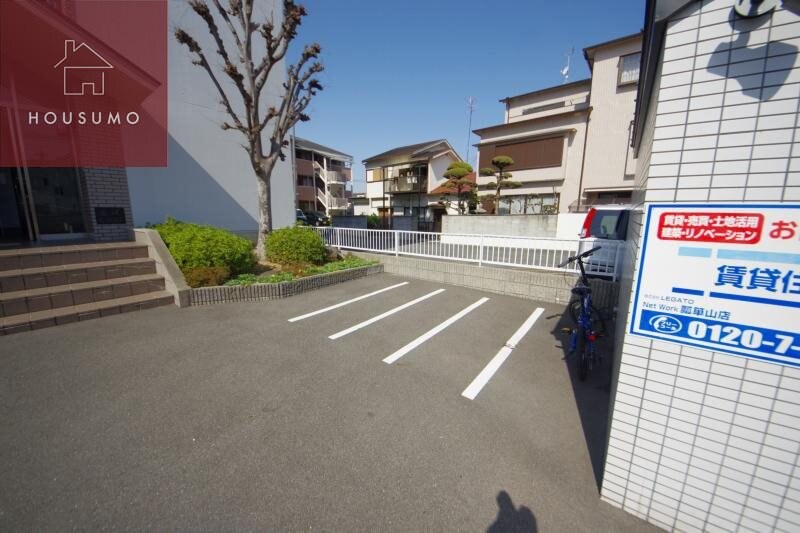 物件外観写真3　(駐車場に車を止められます)