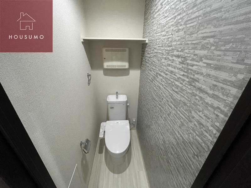 物件内観写真8　(落ち着いた色調のトイレです)