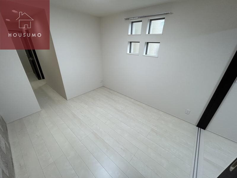 物件内観写真23　(ゆったりとした居間です)