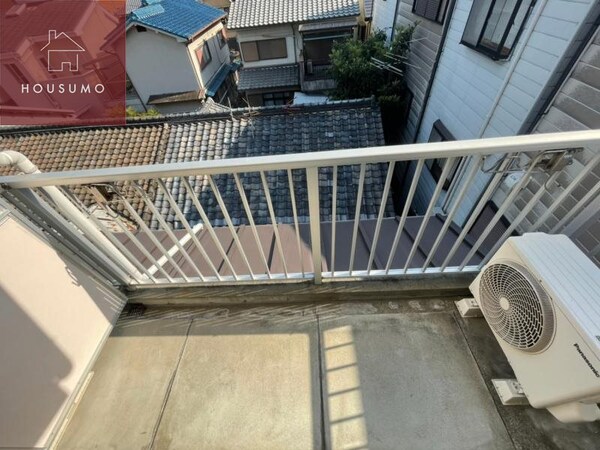 バルコニー(暖かな日差しのふりそそぐバルコニー)