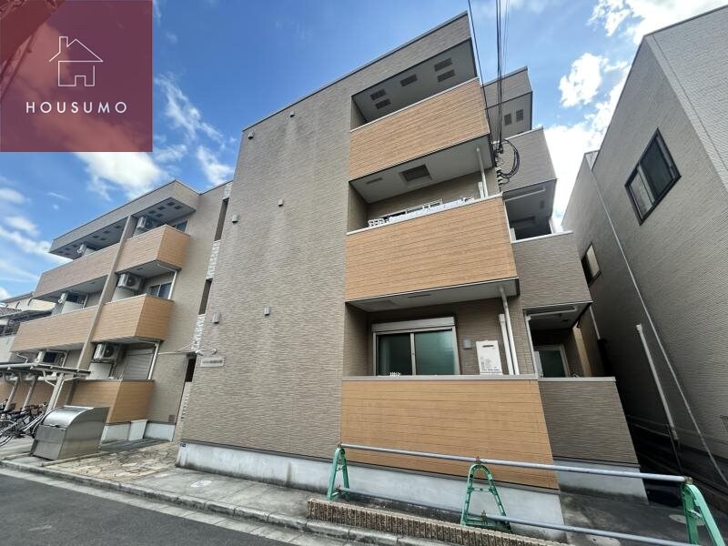 物件外観写真1　(外観は落ち着いています)