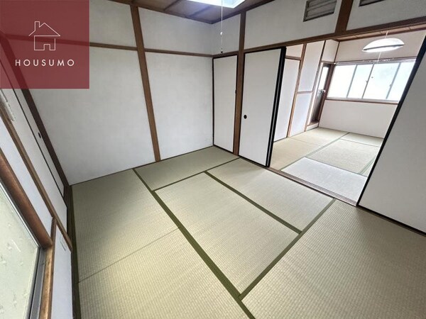寝室(落ち着いた色調の寝室です)