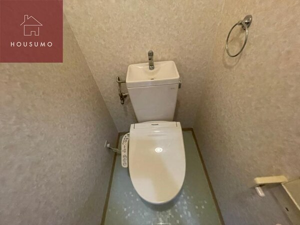 トイレ(落ち着いた色調のトイレです)