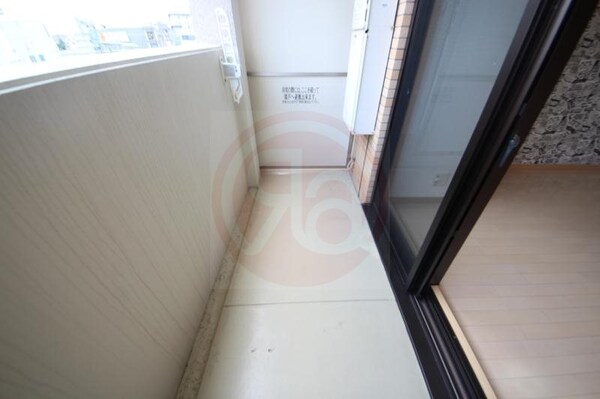バルコニー(外からの目が気にならないバルコニーで洗濯物が干せます)