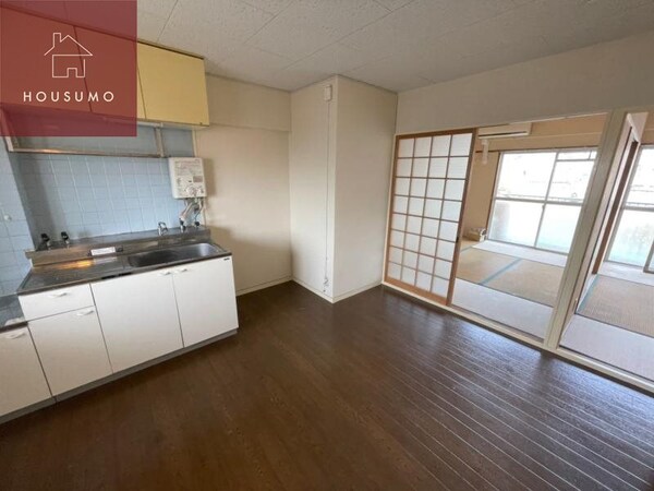 居室(おしゃれな居間です)