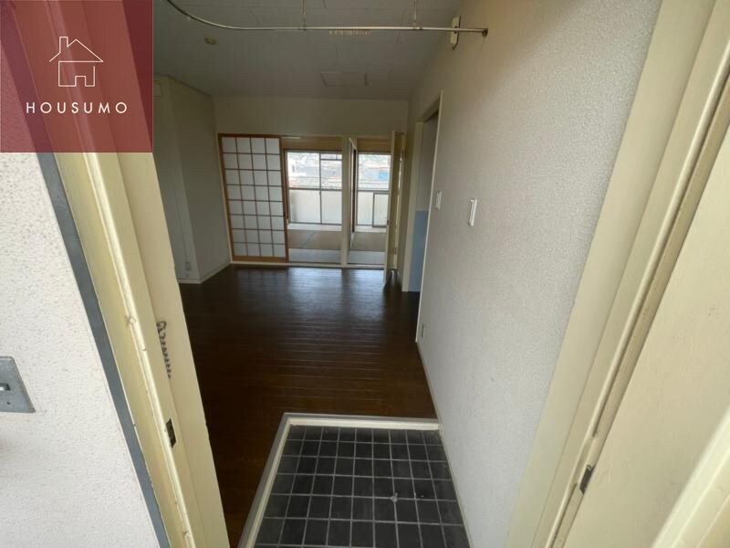 物件内観写真10　(ゆったりとした玄関です)