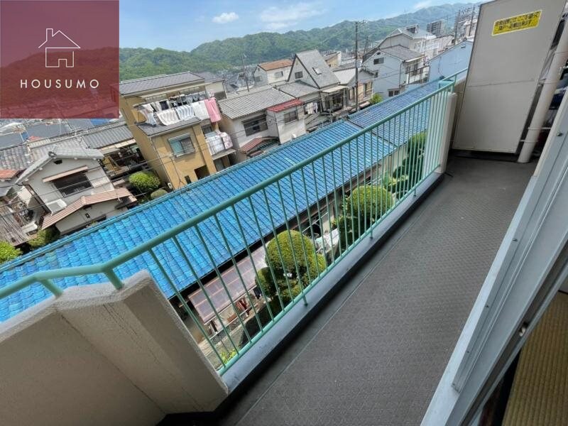 物件内観写真13　(外からの目が気にならないバルコニーで洗濯物が干せます)