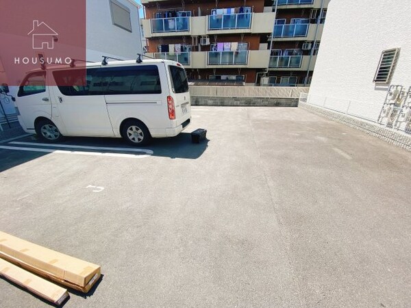 駐車場(駐車場があるので、車を買う予定の方も安心です)