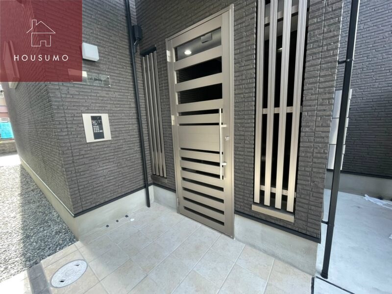 物件外観写真2　(エントランスです)