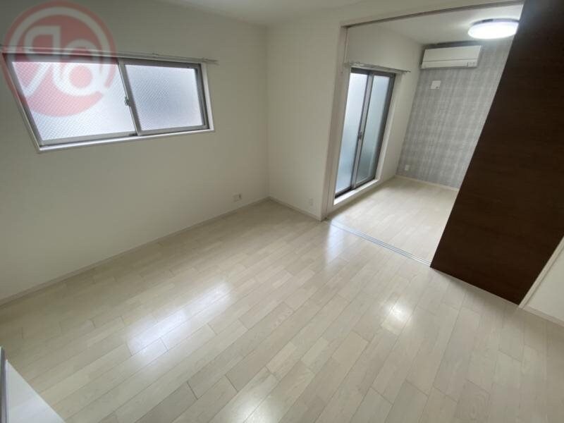 物件内観写真4　(居間です)