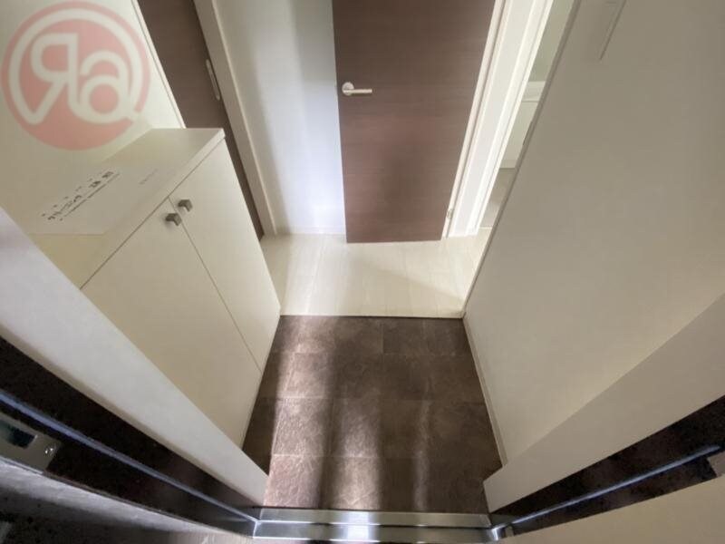 物件内観写真9　(明るい玄関です)