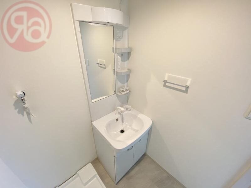 物件内観写真19　(独立洗面台で身支度をすべて済ませてしまいましょう)