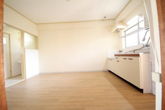 物件内観写真4　(居間です)