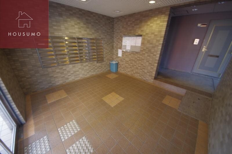 物件外観写真3　(清潔なロビーです)