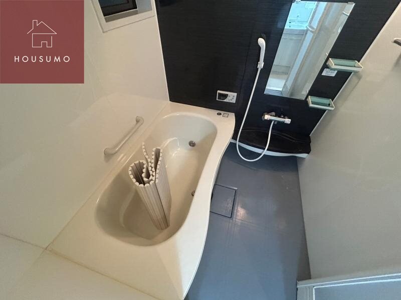 物件内観写真7　(日々の疲れを癒すお風呂付です)