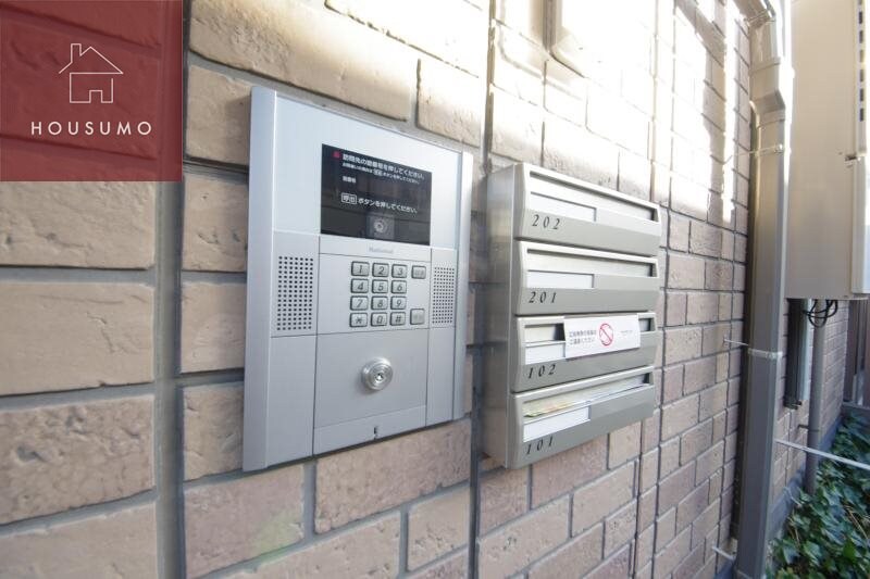 物件外観写真3　(落ち着いたロビーです)