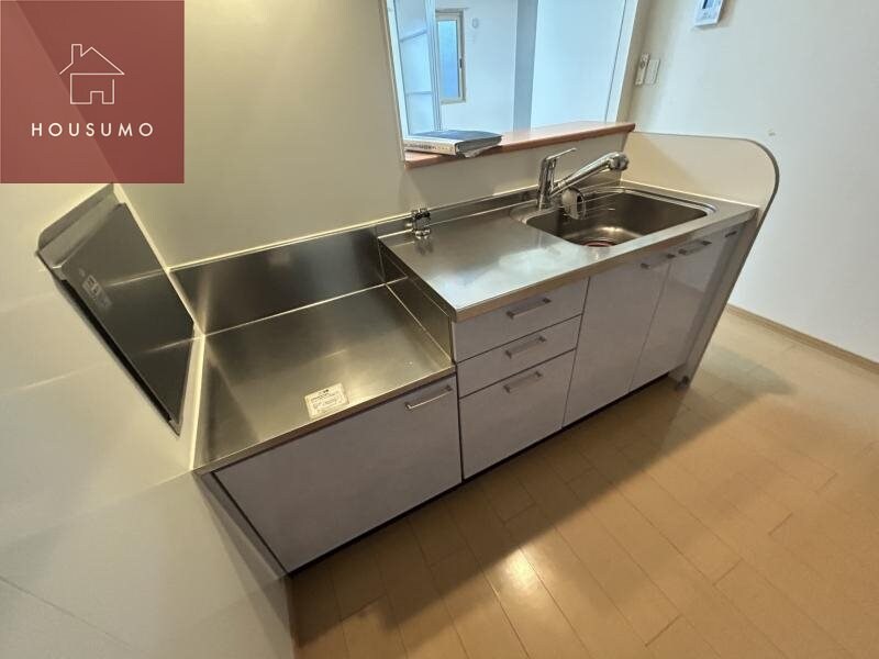 物件内観写真6　(コンパクトなキッチンで掃除もラクラク)