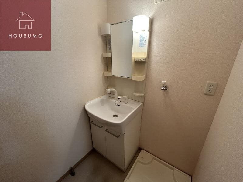 物件内観写真19　(朝の支度にも助かる、独立の洗髪洗面化粧台)