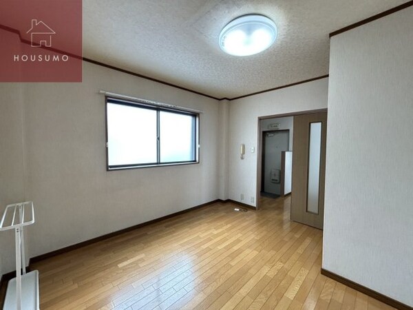 居室(ゆったり過ごせる居間です)