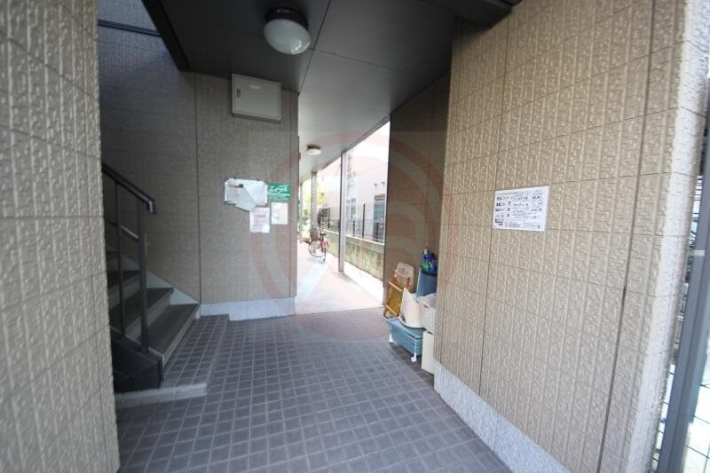 物件外観写真2　(建物の内部です)