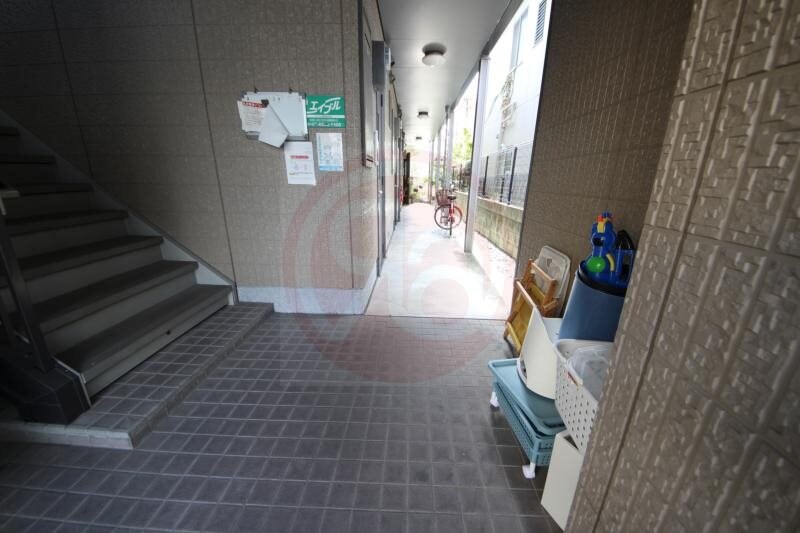 物件外観写真3　(落ち着いたロビーです)