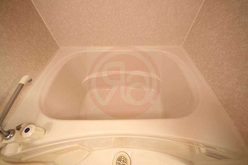 物件内観写真10　(コンパクトで使いやすいお風呂です)