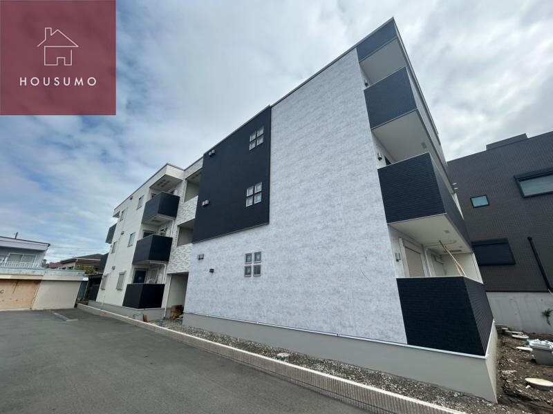 物件外観写真1　(外観もきれいです)