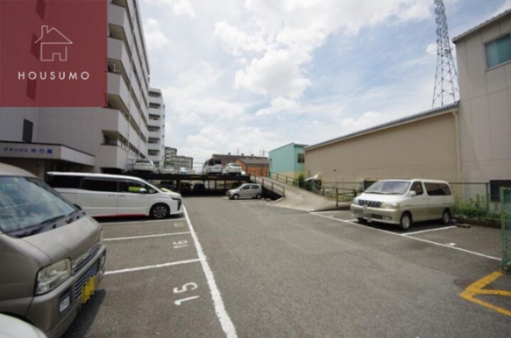 物件外観写真3　(駐車場に車を止められます)