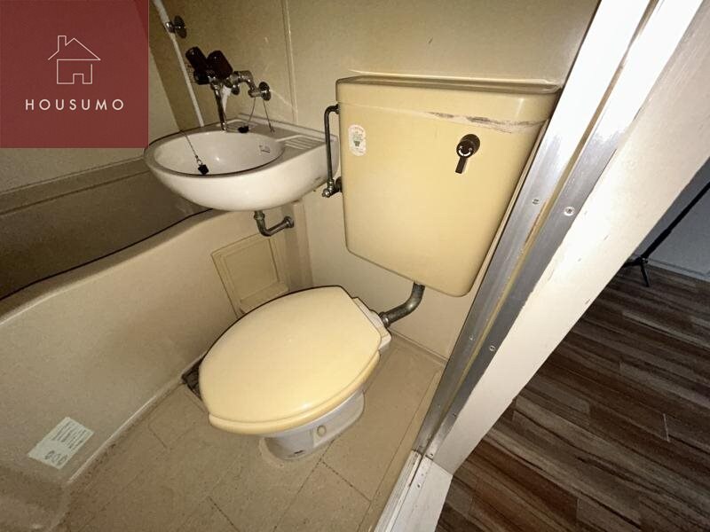 物件内観写真8　(ゆったりとした空間のトイレです)