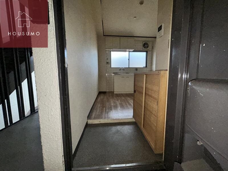 物件内観写真9　(ゆったりとした玄関です)