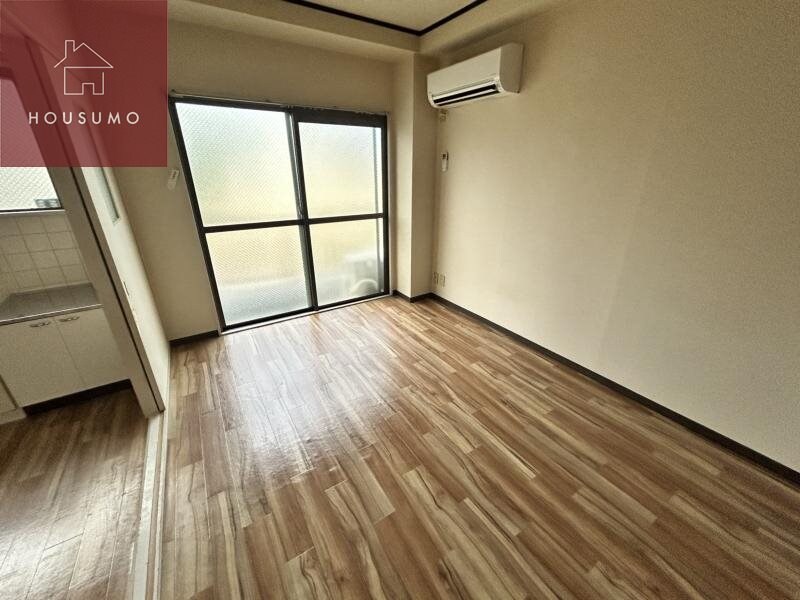 物件内観写真23　(個人の部屋や寝室として使える洋室です)