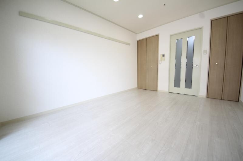 物件内観写真25　(落ち着いた色調の洋室です)