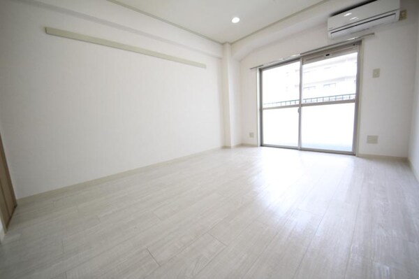 居室(おしゃれな居間です)