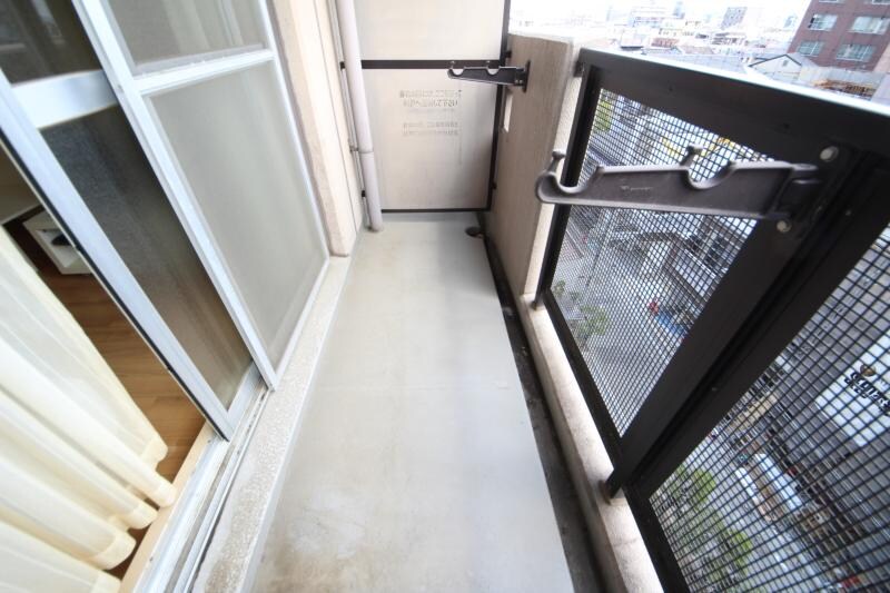 物件内観写真11　(広々としたバルコニーです)