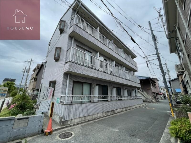 物件外観写真1　(外観は落ち着いています)