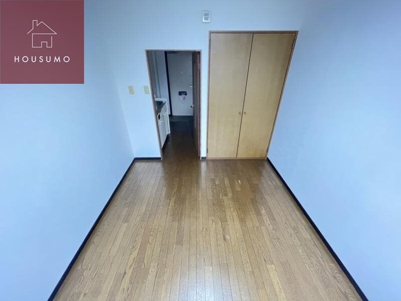 物件内観写真3　(こちらのリビングで趣味の時間をお楽しみください)