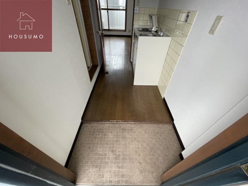 物件内観写真8　(明るい玄関です)